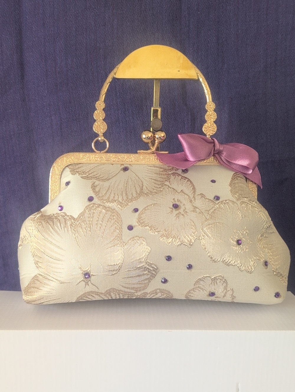 Weisuyuus embroidered evening bag